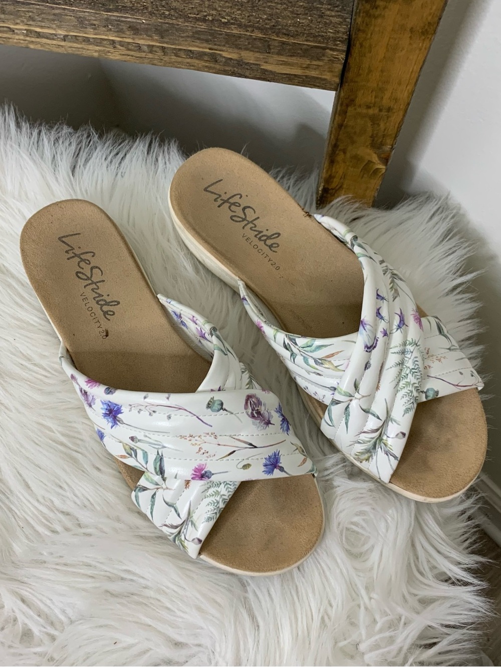 Life Stride White Floral Slip-On Sandals for Women Size 8